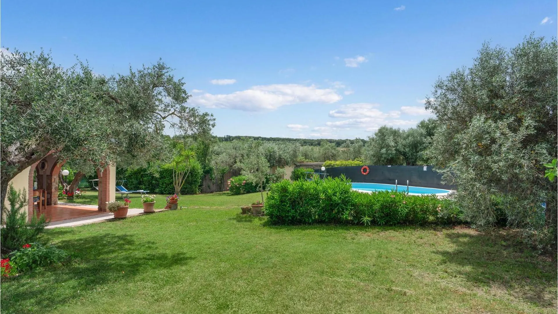 I Cipressi Villa Bibbona 0*,